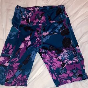 Biker shorts with pockets on the side